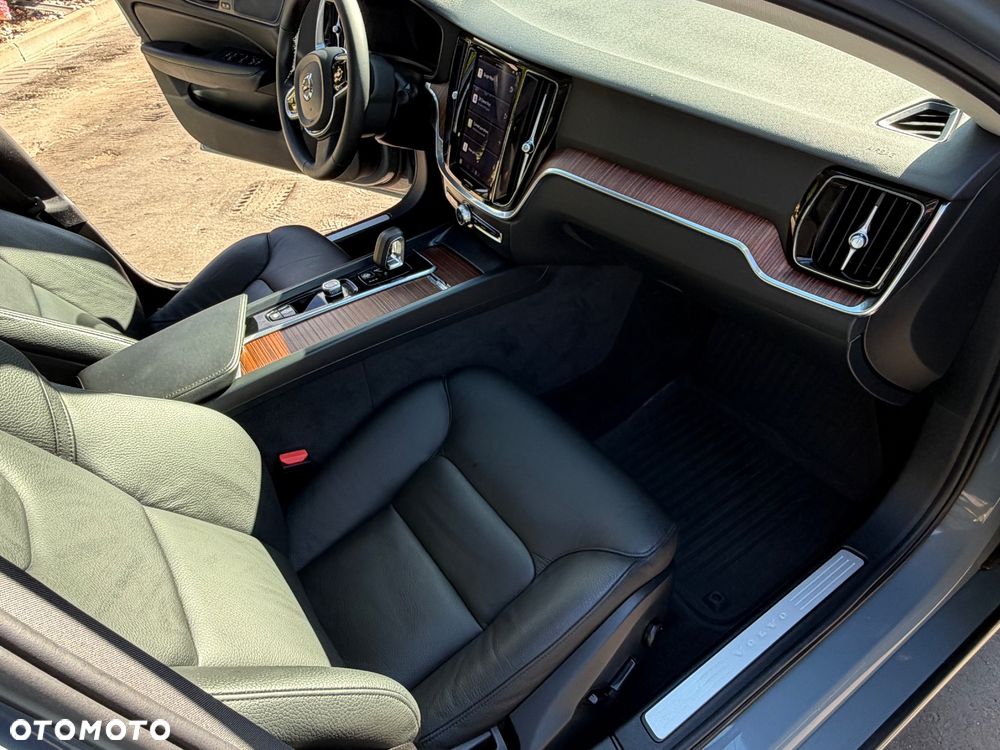 Volvo S60 B5 B AWD Plus Dark - 28