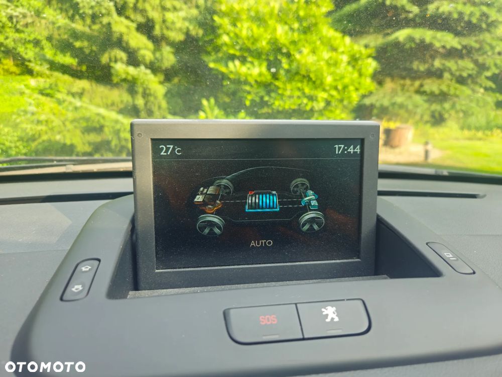 Peugeot 3008 Hybrid4 - 18