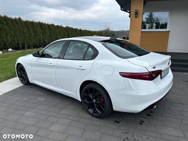 Alfa Romeo Giulia 2.0 Turbo 16V AT8-Q4 Veloce - 3