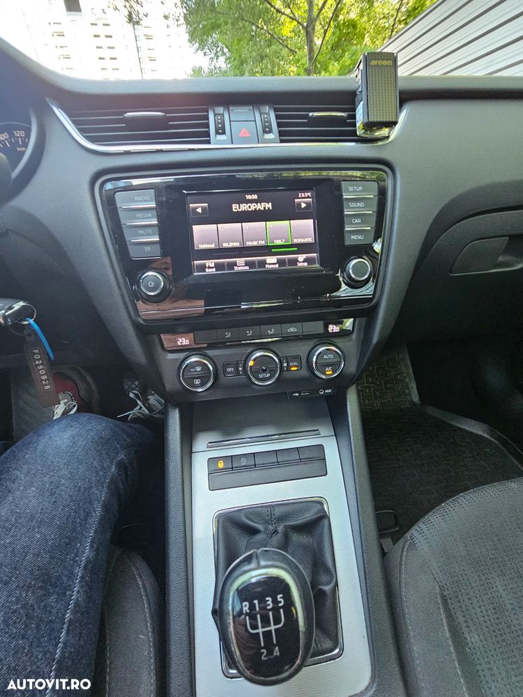 Skoda Octavia 1.6 TDI AMBITION - 16