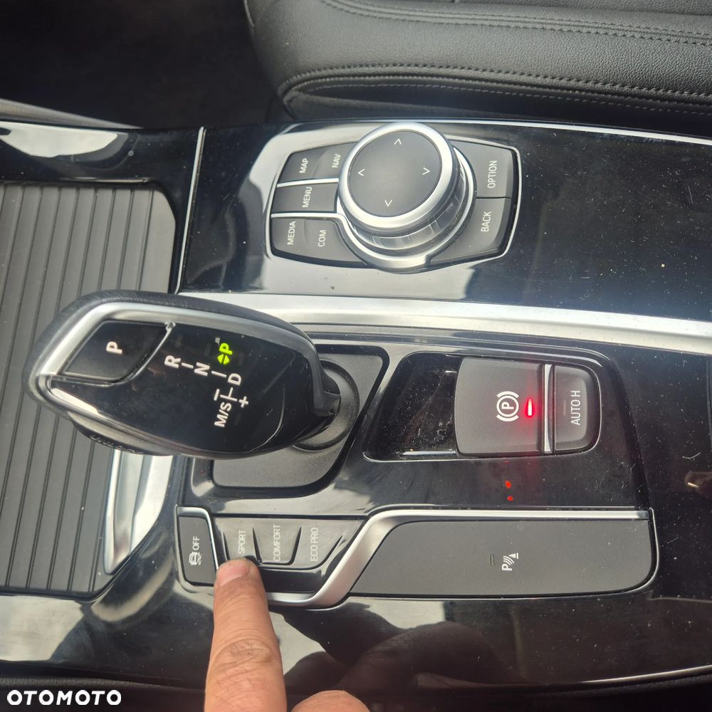 BMW X3 sDrive18d Business Edition - 27