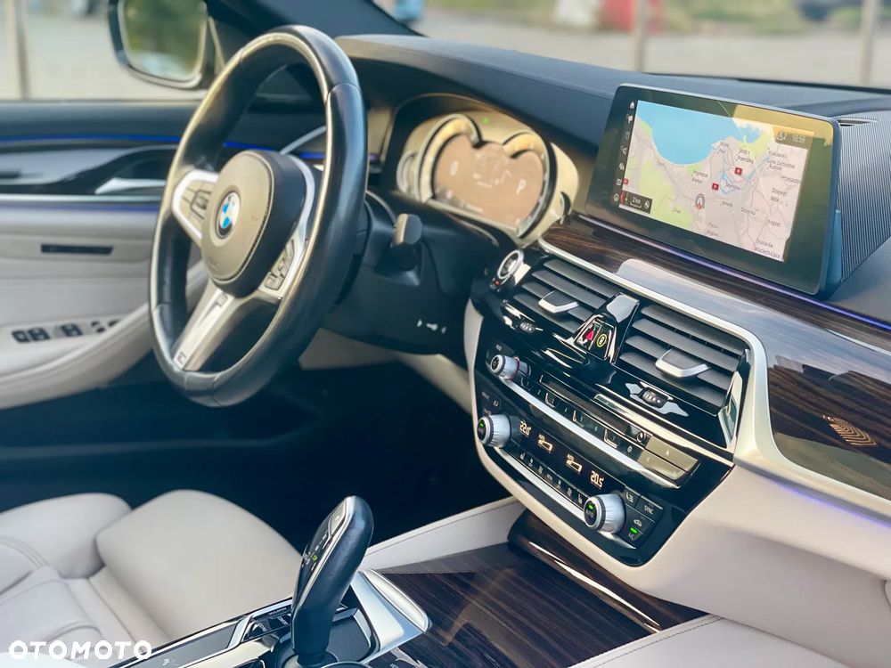 BMW Seria 5 M550i xDrive - 18