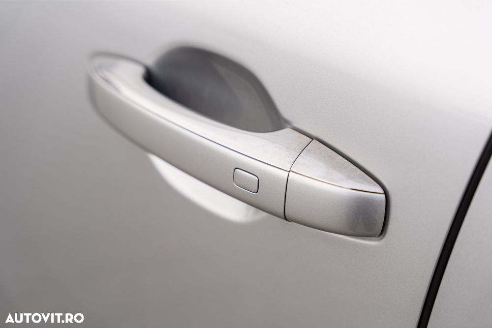 Renault Megane ENERGY TCe 140 EDC LIMITED - 11