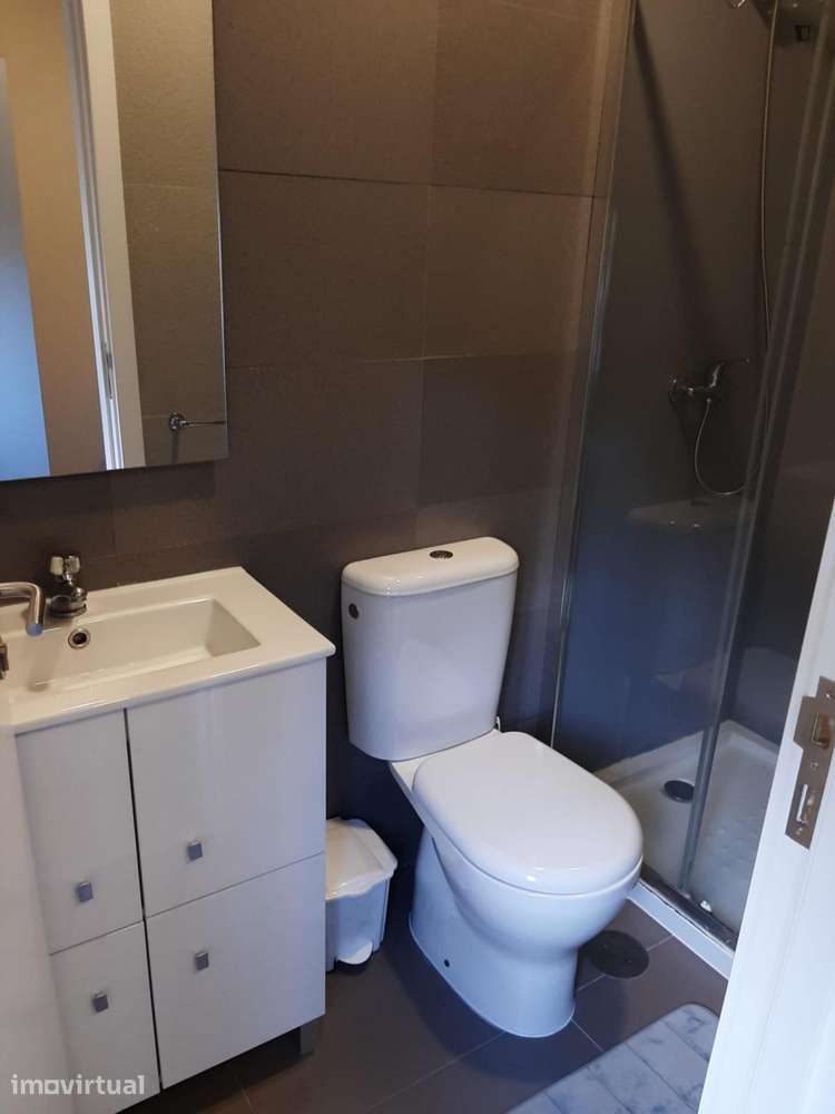 Quarto - localizado em Campanhã Porto - Grande imagem: 3/6