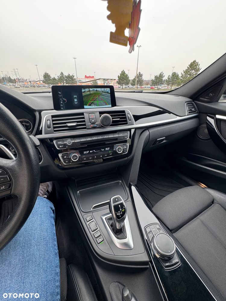 BMW Seria 3 320d xDrive Sport Line - 11