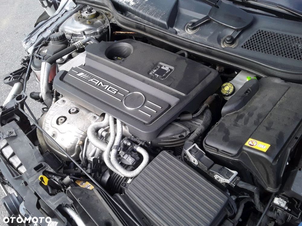 Mercedes-Benz Klasa A AMG 45 4Matic AMG Speedshift 7G-DCT PETRONAS 2015 World Champion Edition - 4