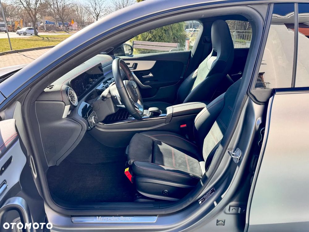 Mercedes-Benz CLA 250 4-Matic AMG Line 7G-DCT - 16