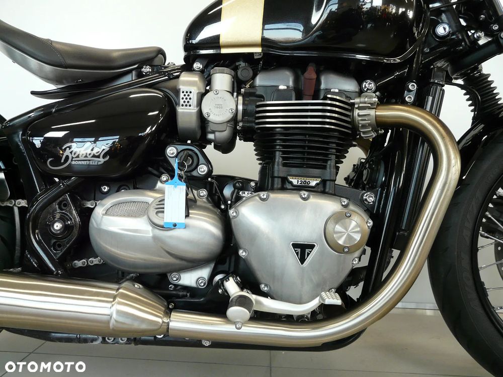 Triumph Bonneville Bobber - 23