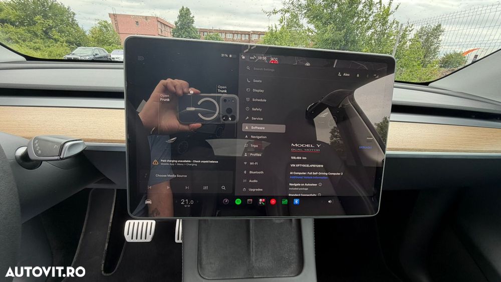 Tesla Model Y AWD Performance - 10