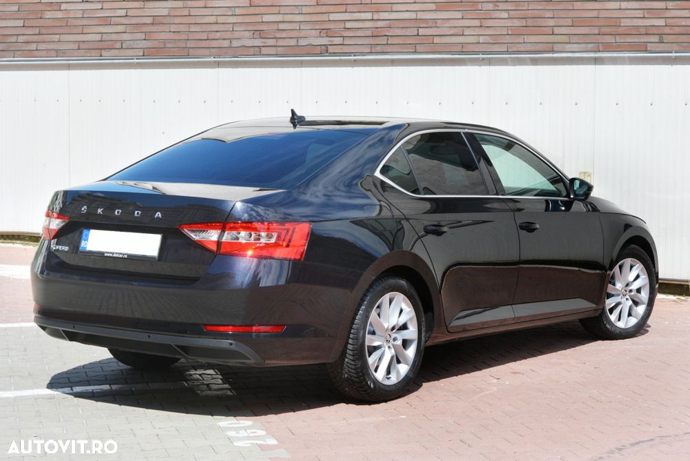 Skoda Superb 2.0 TDI DSG Ambition - 4