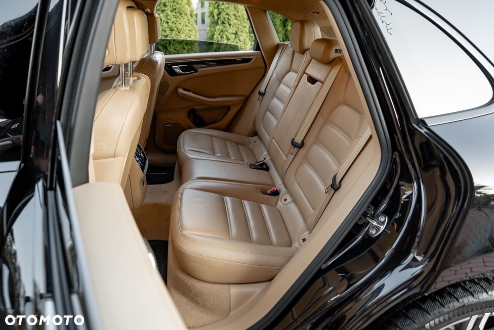 Porsche Macan Turbo - 18