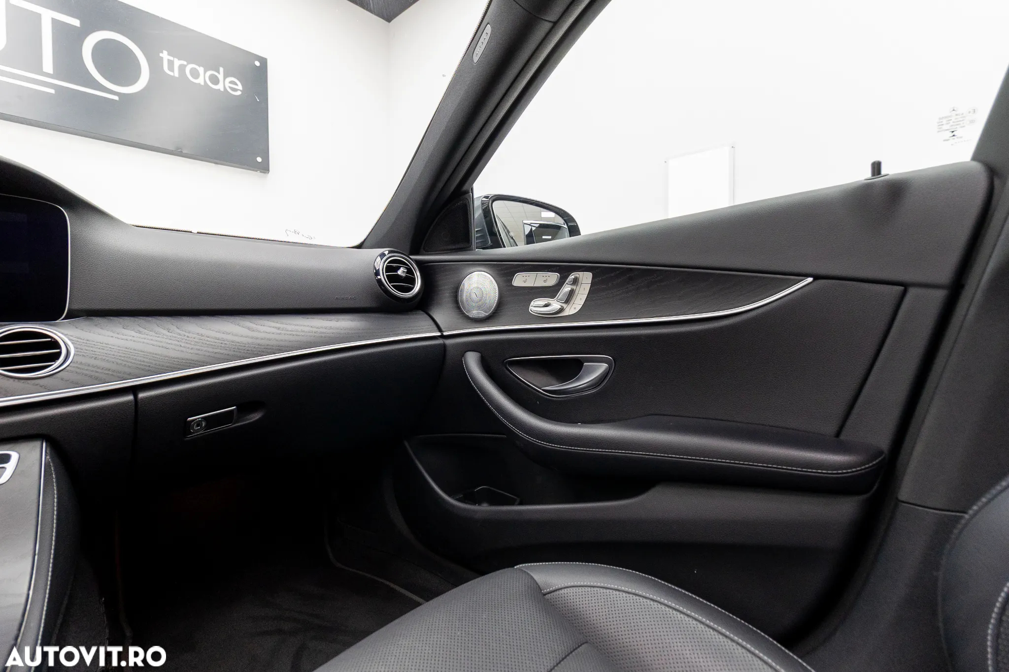 Mercedes-Benz E 220 d 4Matic 9G-TRONIC Avantgarde - 25