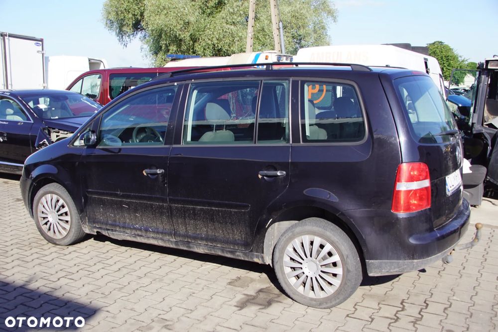 Auto na części - Volkswagen Touran I 1.9 TDI 105 KM BKC GQN LC9Z 2005R Silnik Skrzynia Drzwi Maska Błotnik Klapa Zderzak Lampa Lusterko Klamka Szyba Deska Kokpit Sterownik Moduł Czujnik Licznik Panel Kierownica - 7