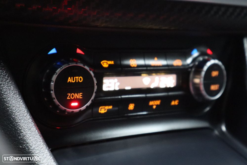 Mercedes-Benz A 45 AMG 4Matic Speedshift 7G-DCT - 27