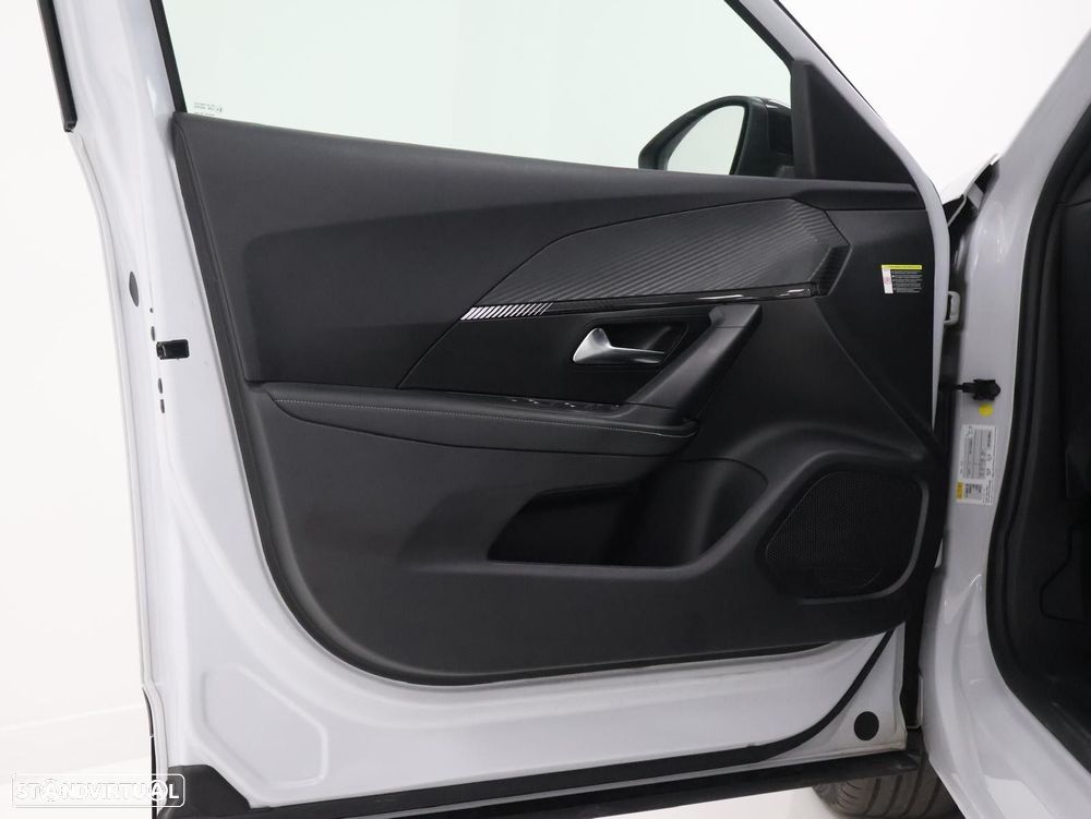 Peugeot 2008 1.2 PureTech Allure Pack EAT8 - 11