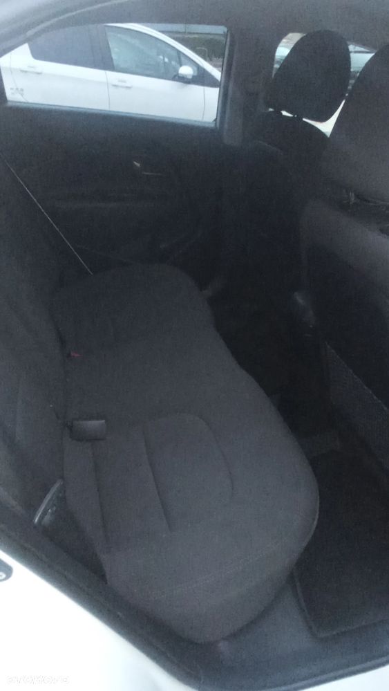 Kia Rio - 8