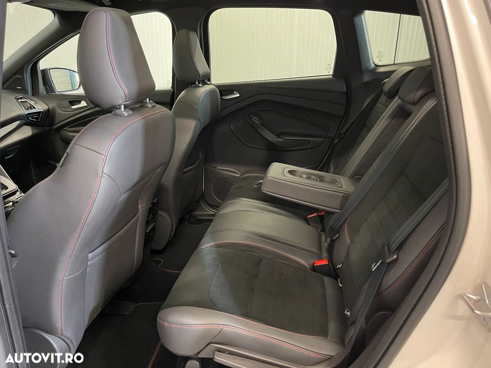 Ford Kuga 2.0 TDCi 4WD Powershift ST-Line - 12