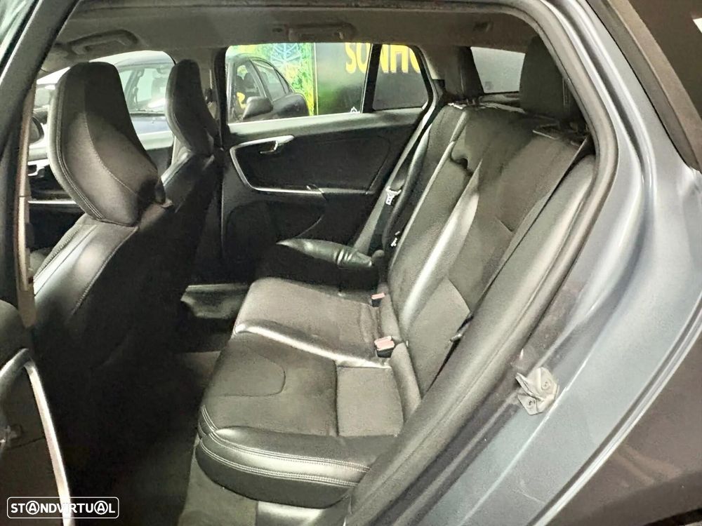 Volvo V60 2.0 D2 Summum Geartronic - 11