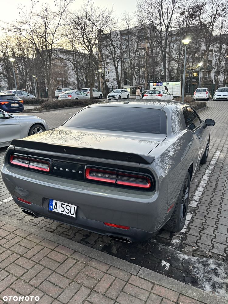 Dodge Challenger - 5