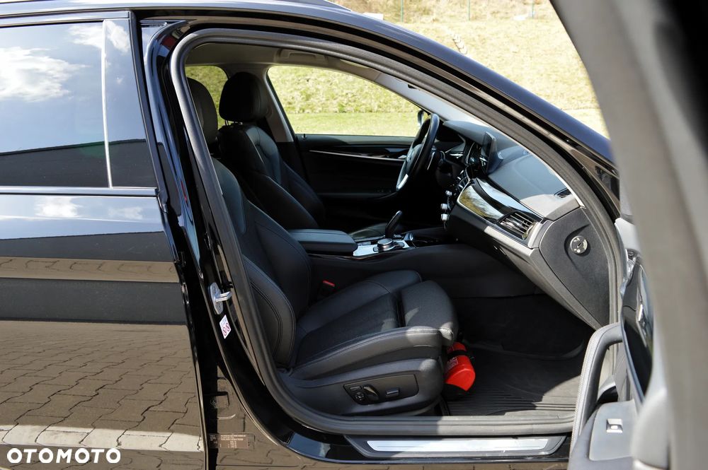 BMW Seria 5 520d xDrive Luxury Line sport - 11