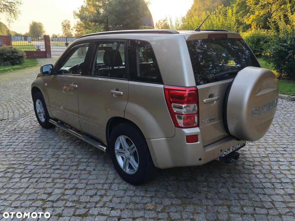 Suzuki Grand Vitara 2.0 Comfort - 25