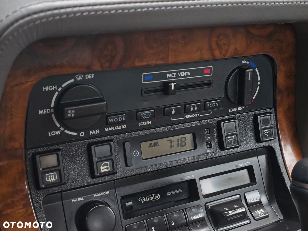 Jaguar Daimler 4.0i - 26