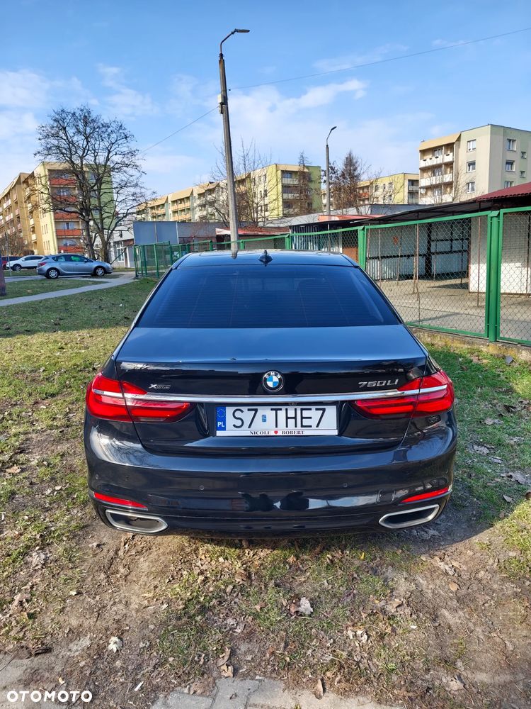 BMW Seria 7 750Li xDrive - 12