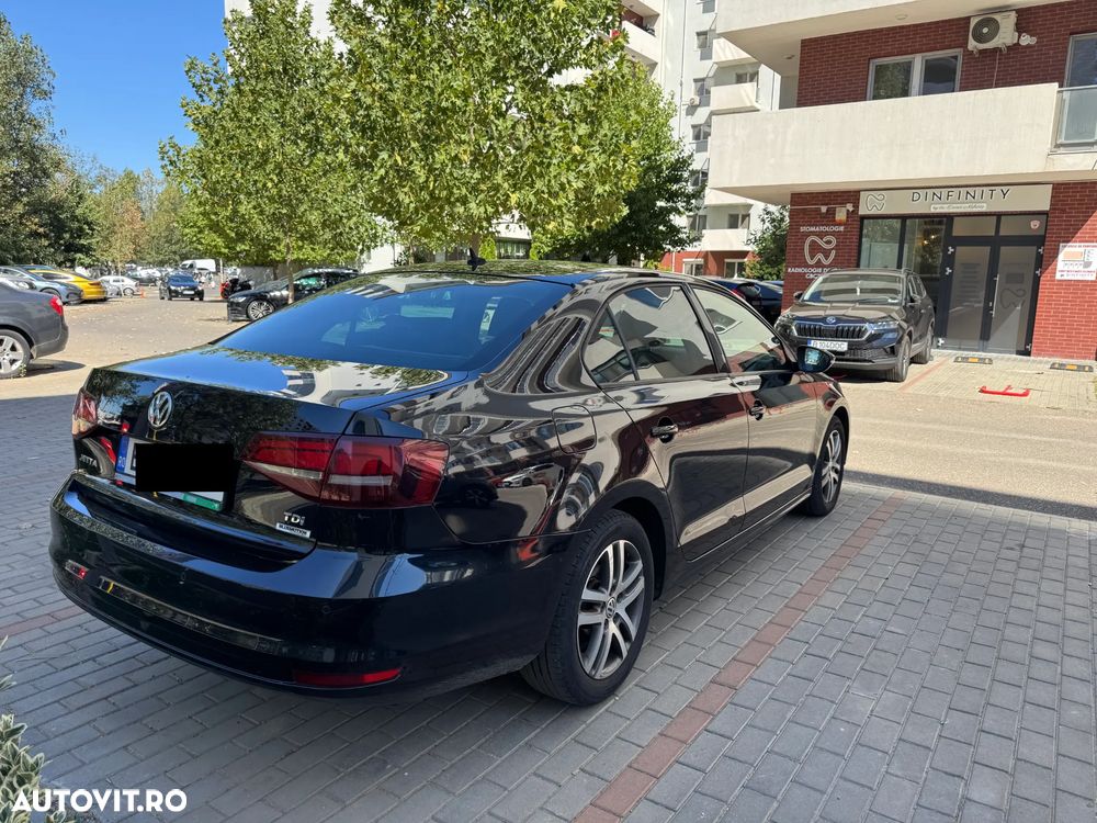 Volkswagen Jetta 2.0 TDI Comfortline - 12