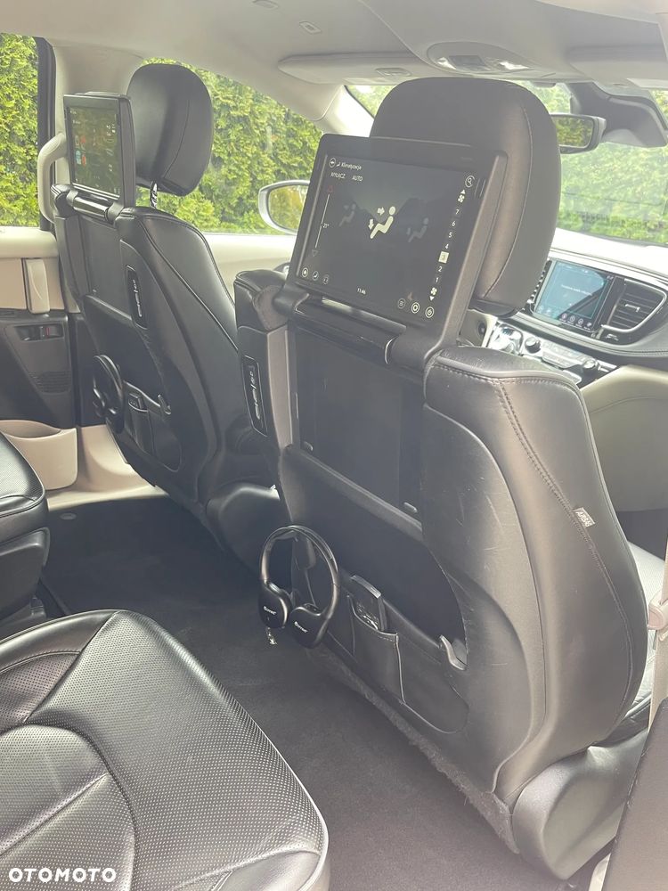 Chrysler Pacifica - 30