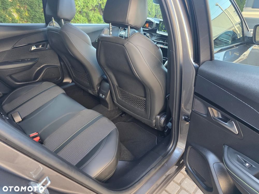 Peugeot 2008 PureTech 130 EAT8 GT - 18