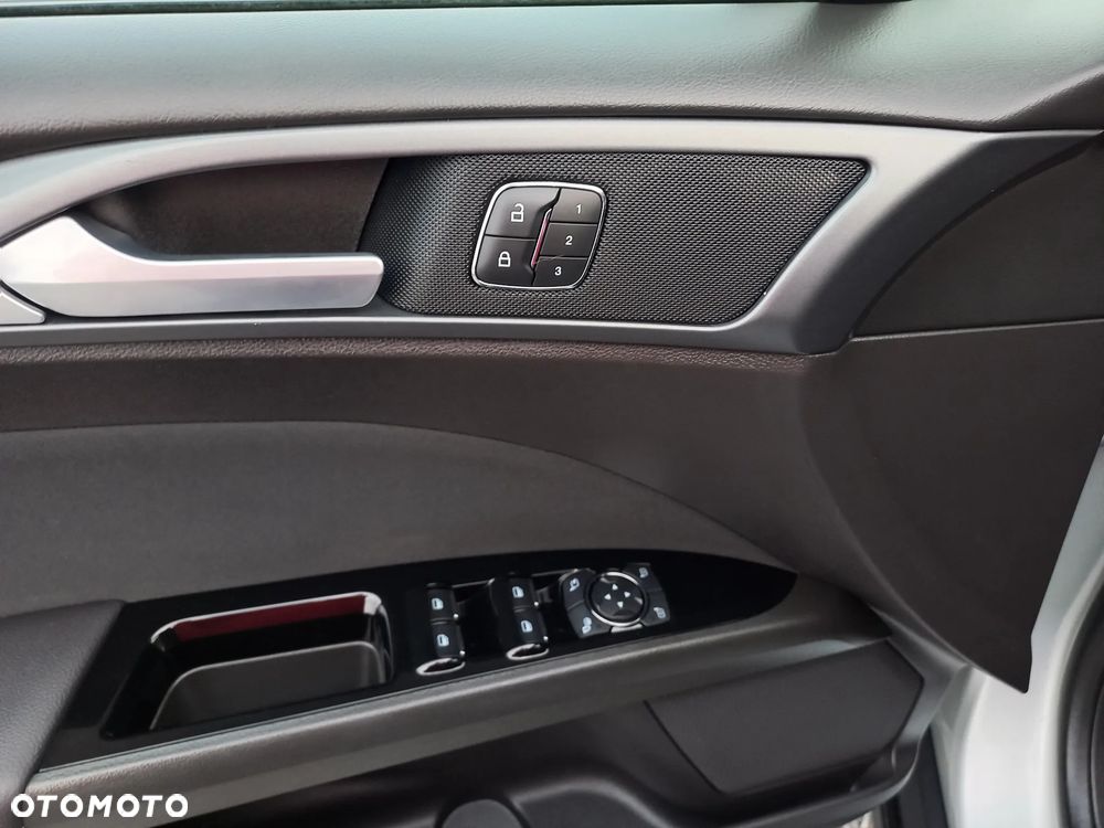Ford Mondeo 2.0 TDCi Titanium PowerShift - 32
