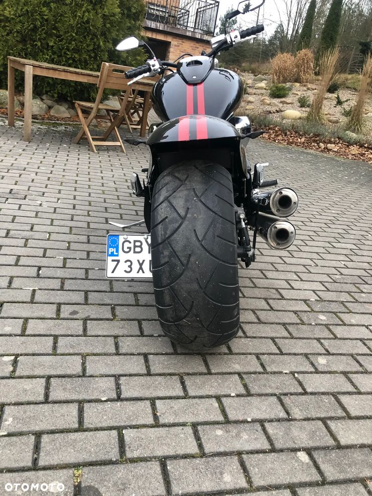 Suzuki Intruder - 3