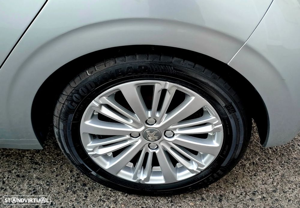 Peugeot 208 1.2 PureTech Style - 22