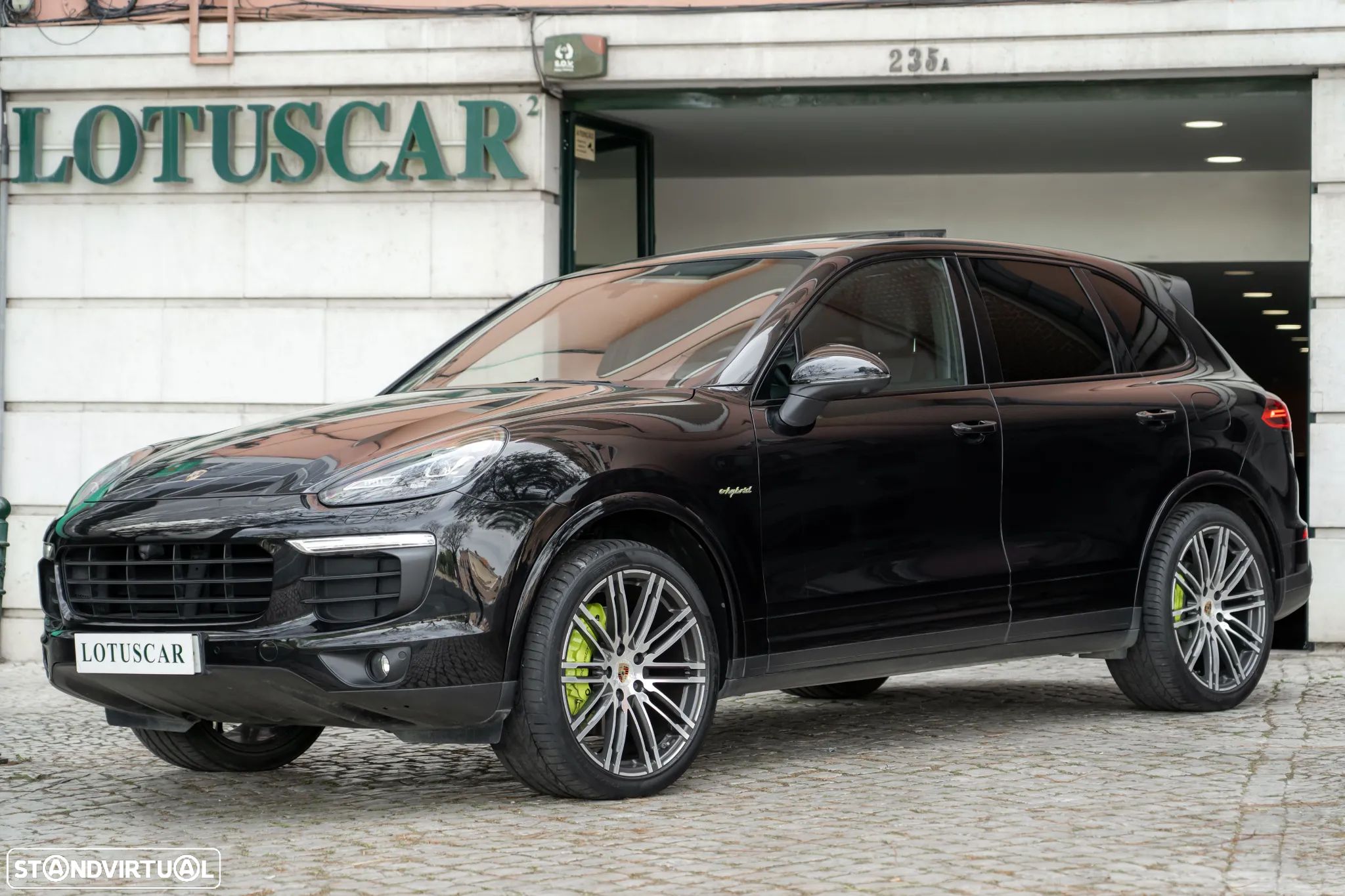 Porsche Cayenne - 1
