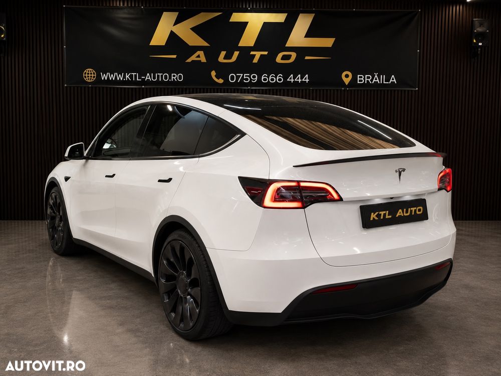 Tesla Model Y - 3