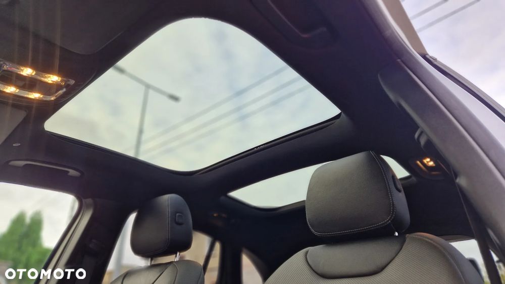 Mercedes-Benz GLA - 13