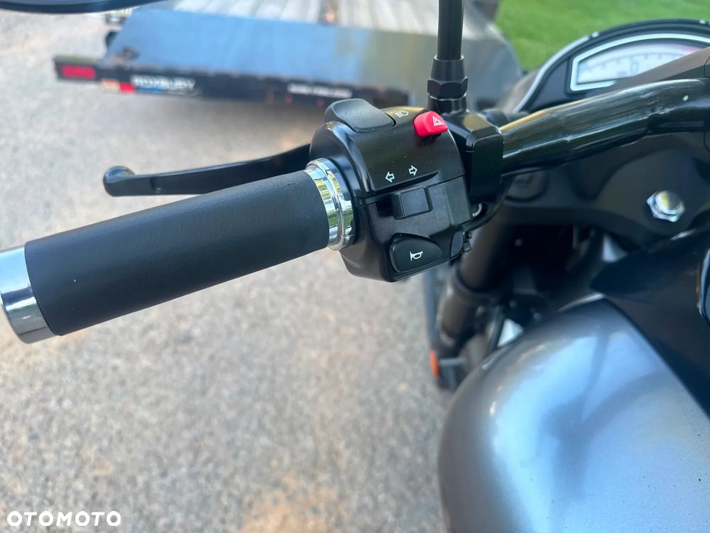 Suzuki Intruder - 15