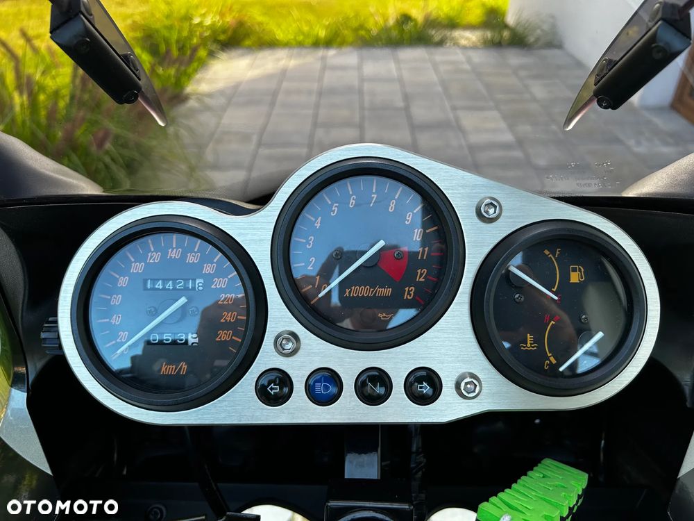 Kawasaki ZRX - 11