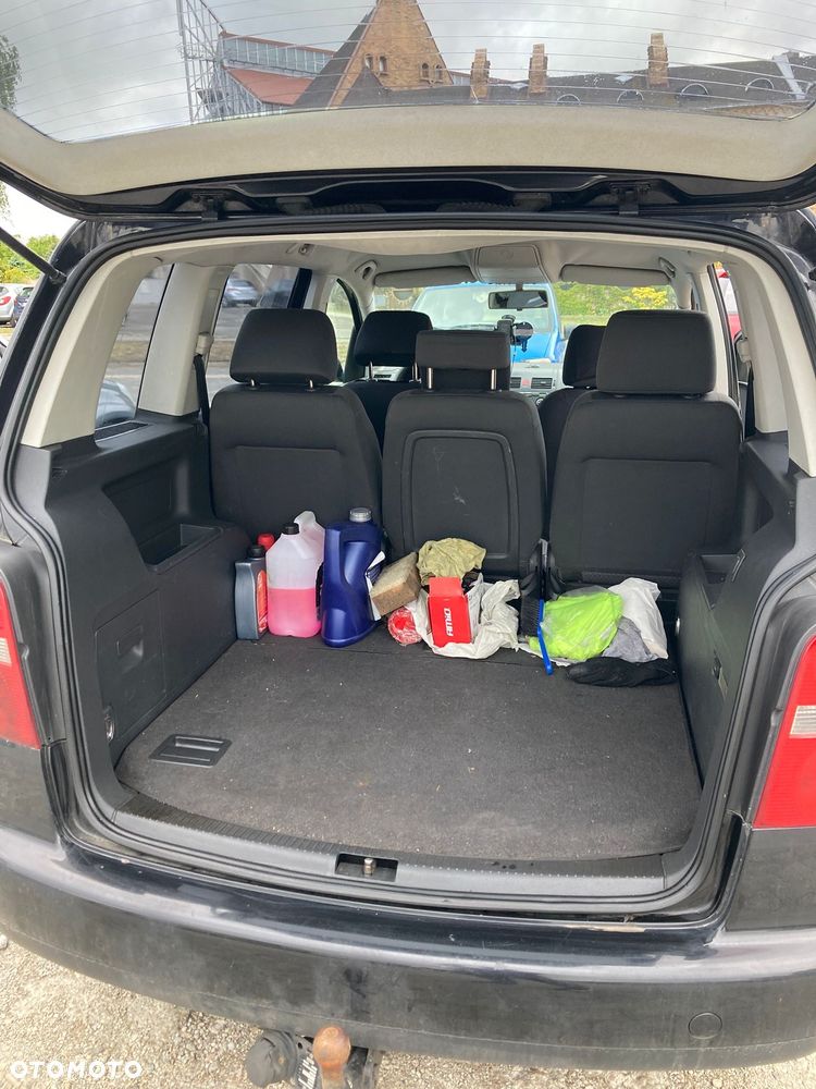 Volkswagen Touran 1.9 TDI Conceptline - 8