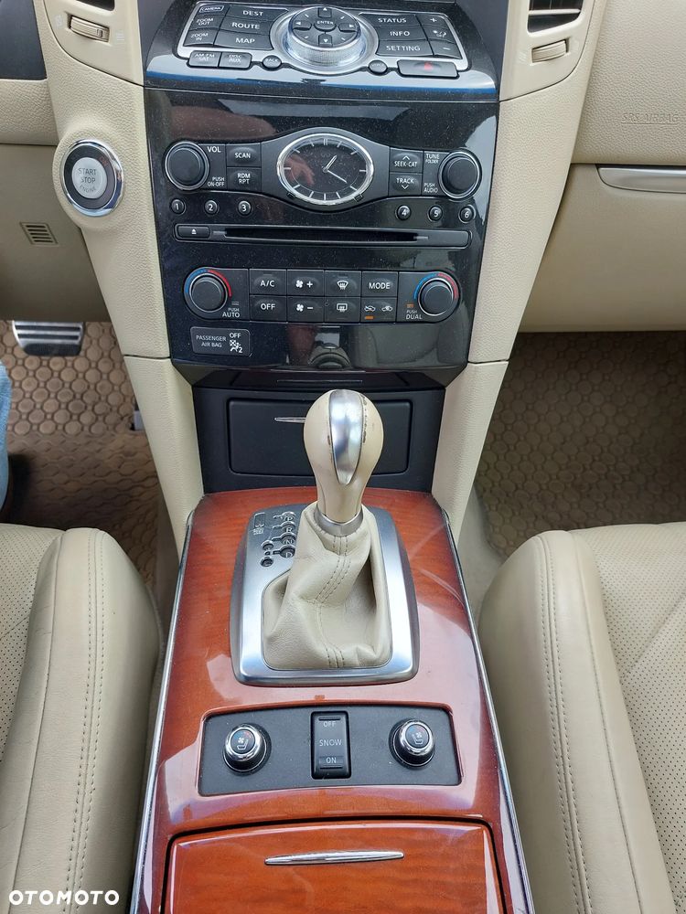 Infiniti FX - 11