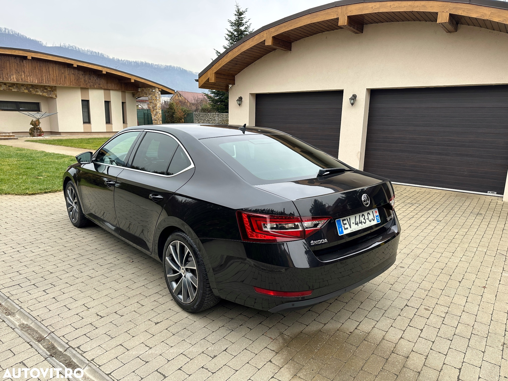 Skoda Superb 2.0 TDI DSG L&K - 5