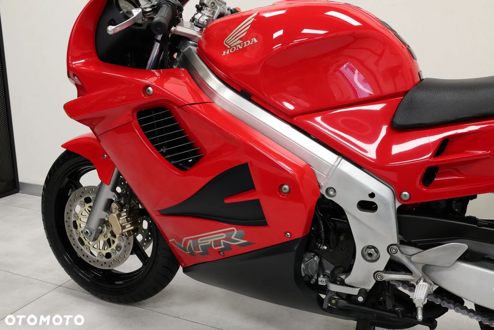 Honda VFR - 24