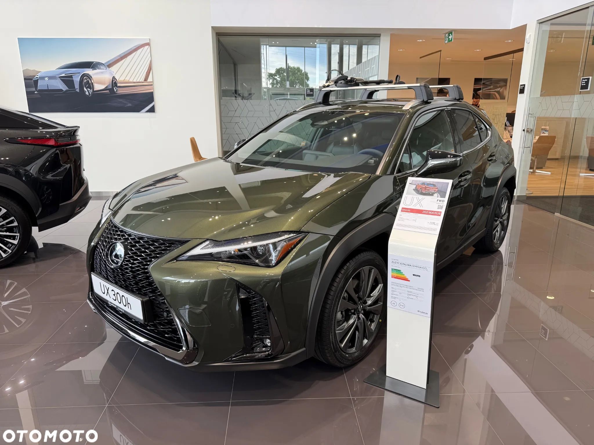 Lexus UX 300h F Sport Design - 1