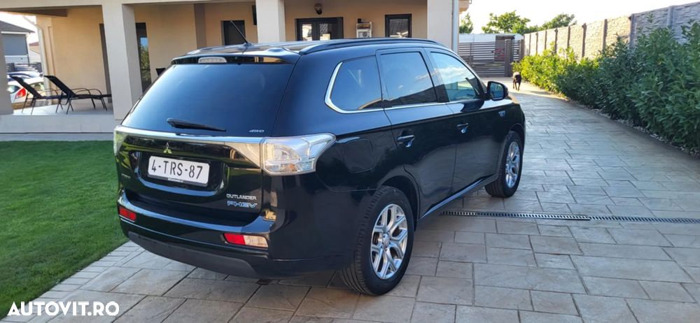 Mitsubishi Outlander - 8