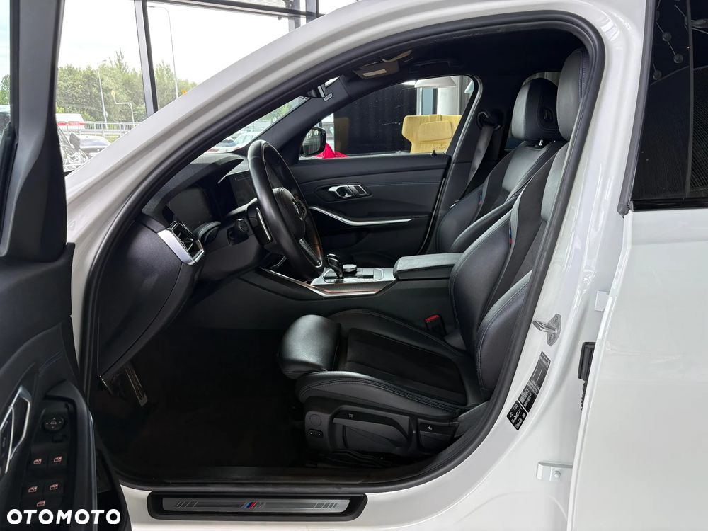 BMW Seria 3 330i xDrive M Sport sport - 16