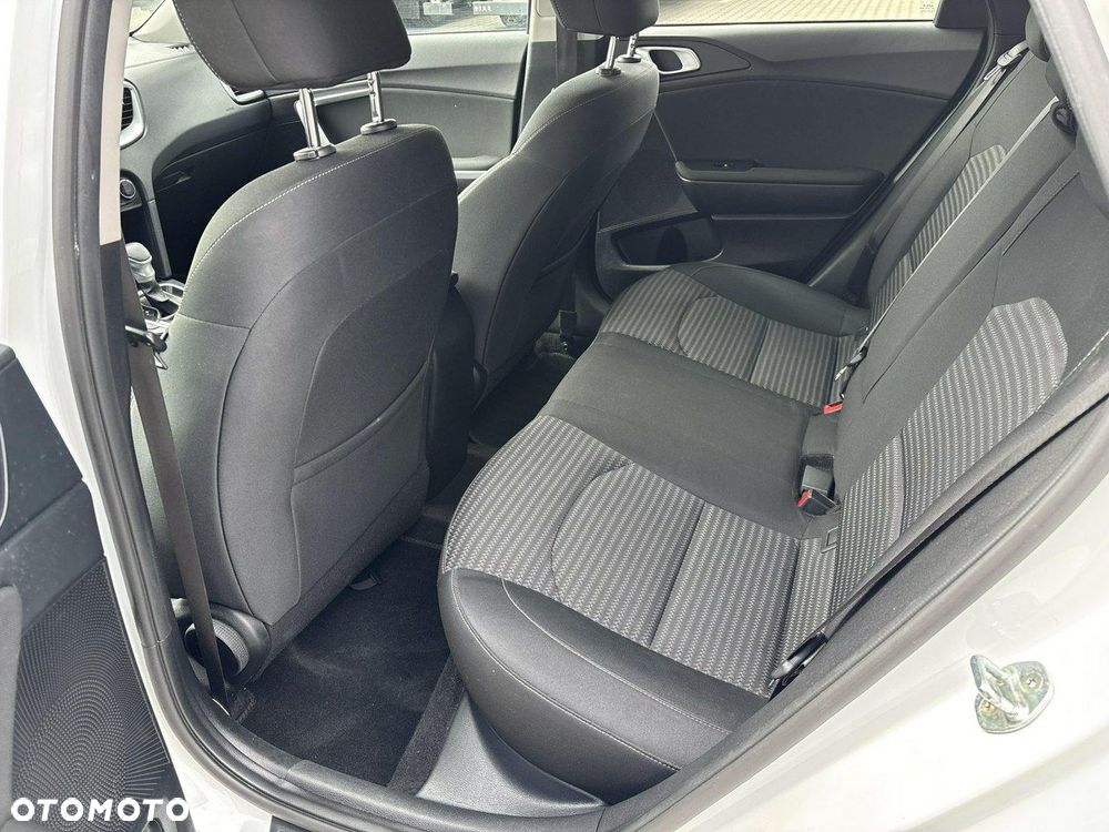 Kia Ceed 1.5 T-GDI Business Line DCT - 12