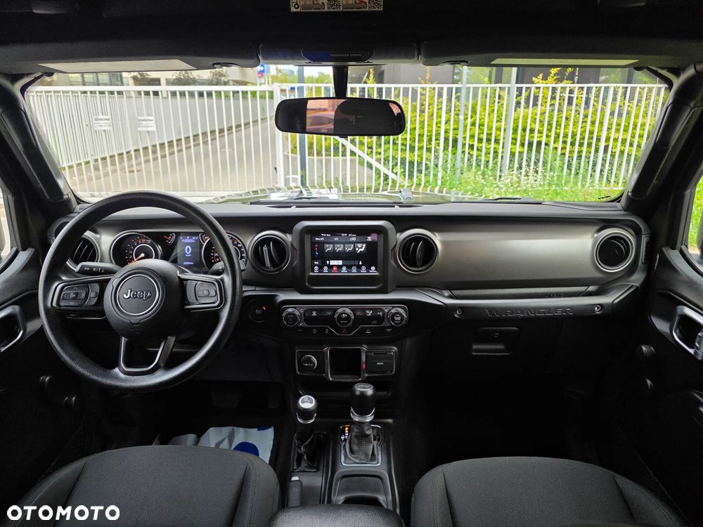 Jeep Wrangler - 10