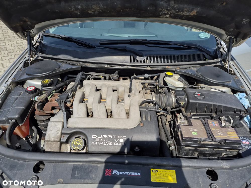 Ford Mondeo 2.5 V6 Ghia X - 23