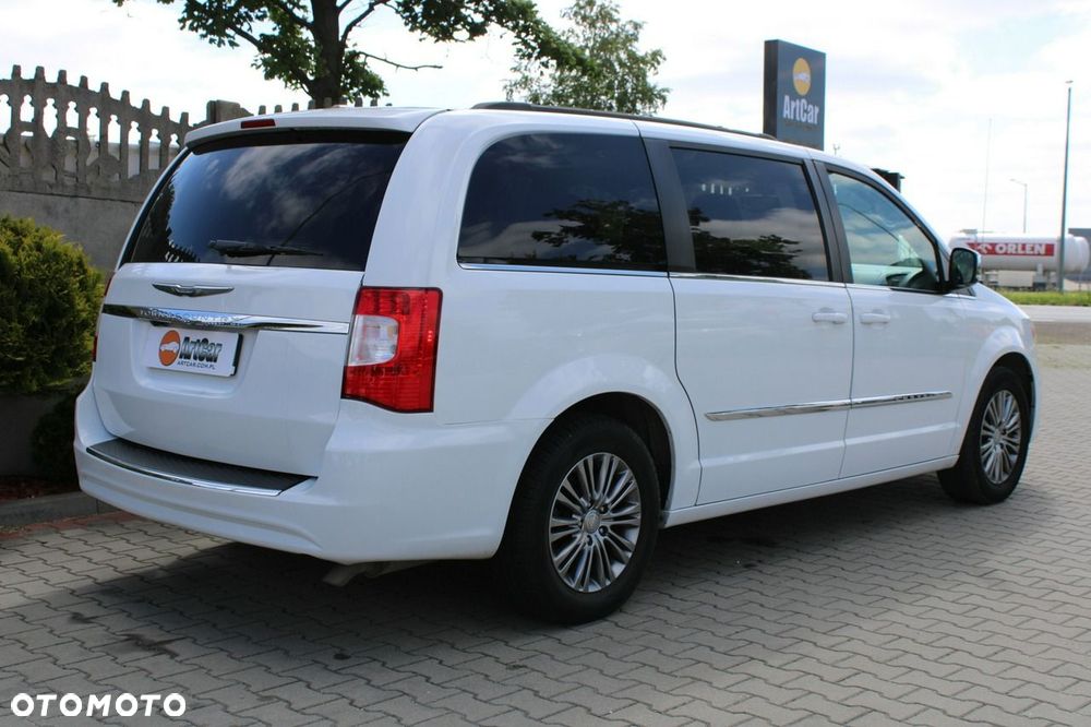 Chrysler Town & Country - 15