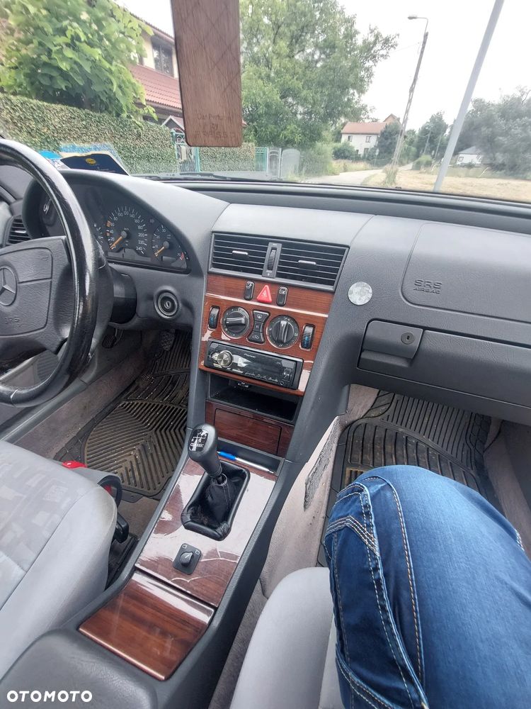 Mercedes-Benz Klasa C 180 Classic - 12
